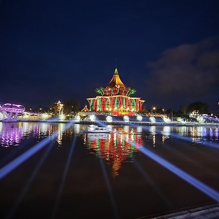 Riverbank Suites Kuching Waterfront Экстерьер фото