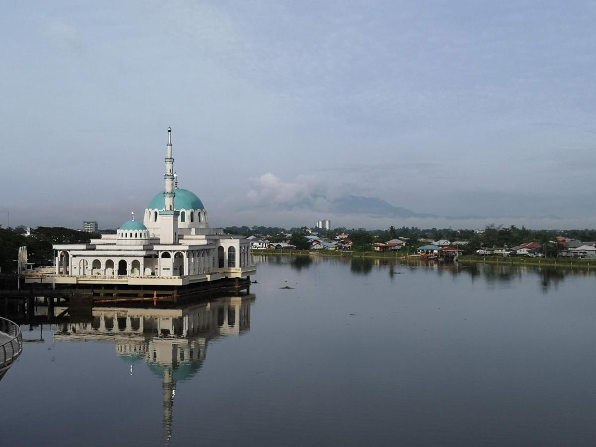 Riverbank Suites Kuching Waterfront Экстерьер фото