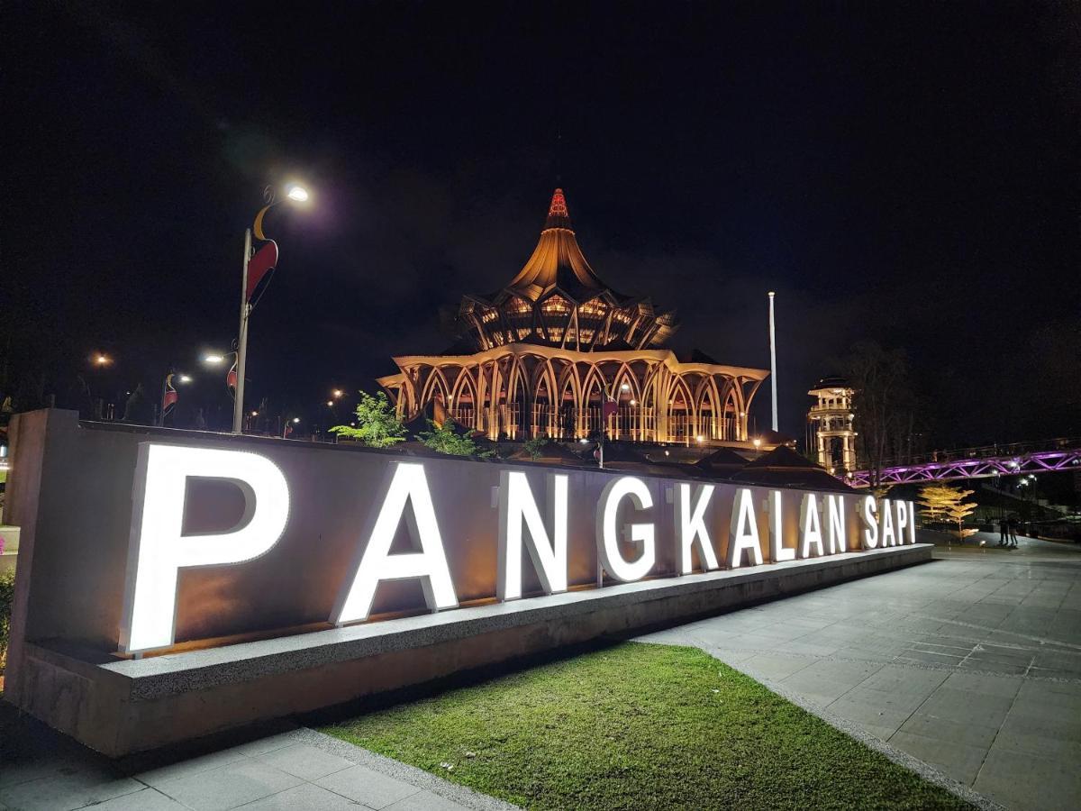 Riverbank Suites Kuching Waterfront Экстерьер фото