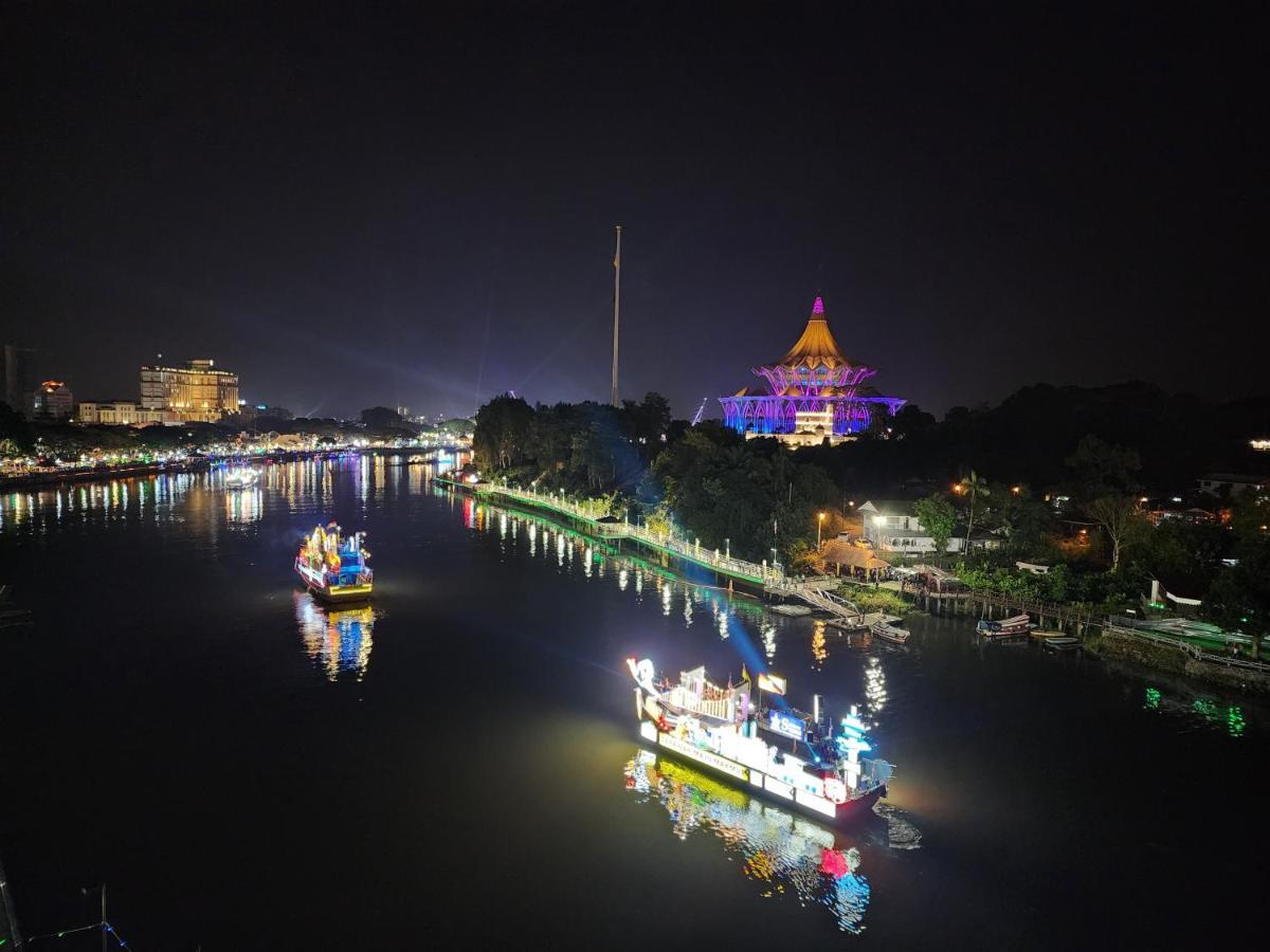 Riverbank Suites Kuching Waterfront Экстерьер фото