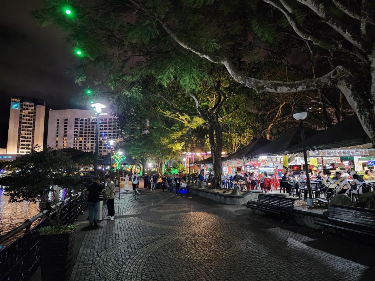 Riverbank Suites Kuching Waterfront Экстерьер фото