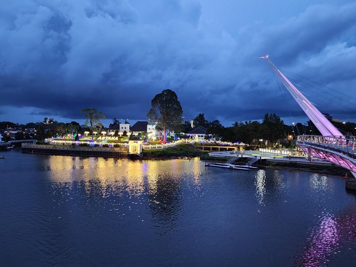 Riverbank Suites Kuching Waterfront Экстерьер фото