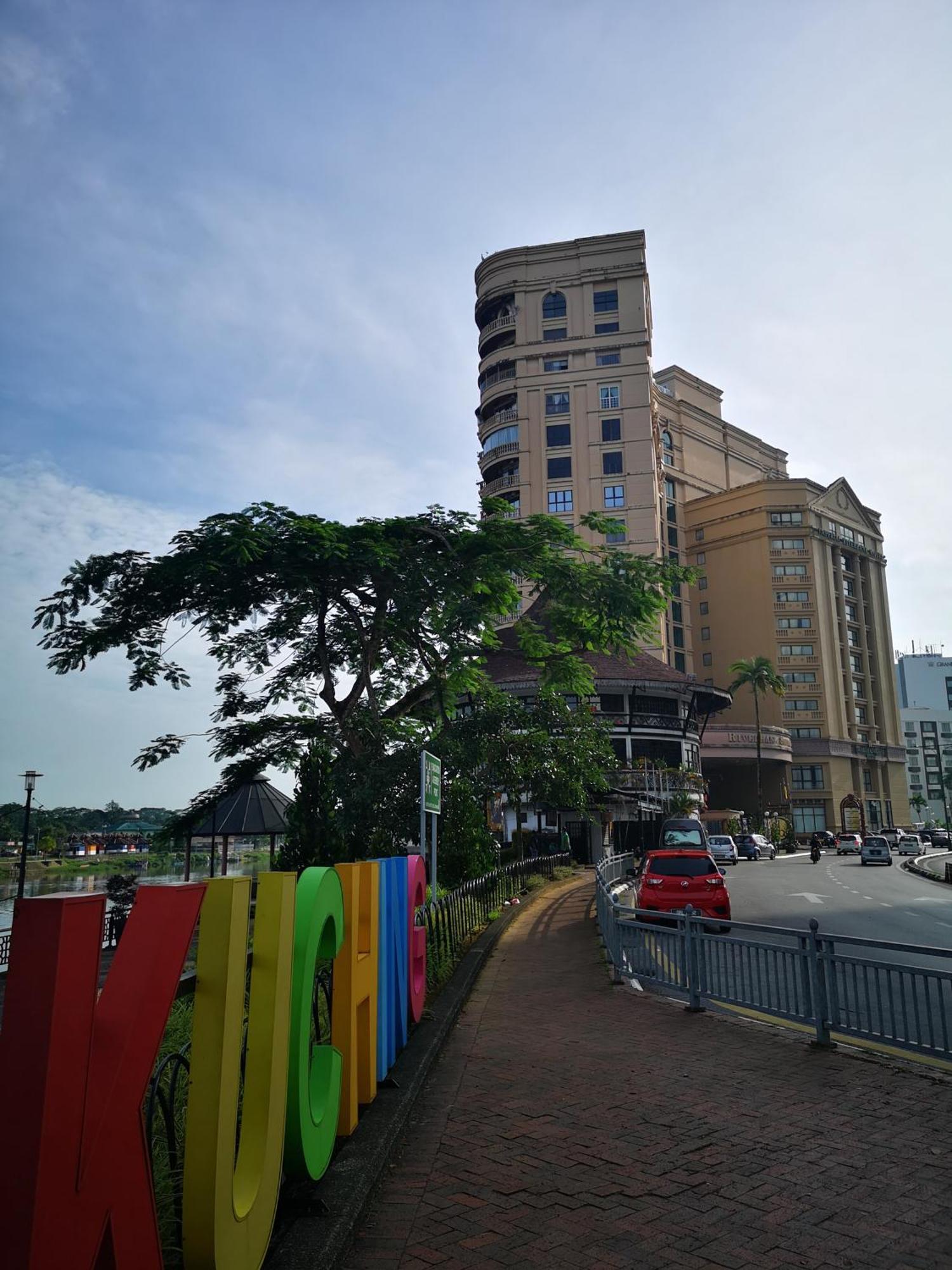Riverbank Suites Kuching Waterfront Экстерьер фото